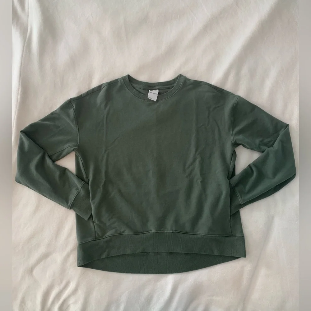 all in motion Cropped Sweatshirt with Pockets - Picture 4 of 7